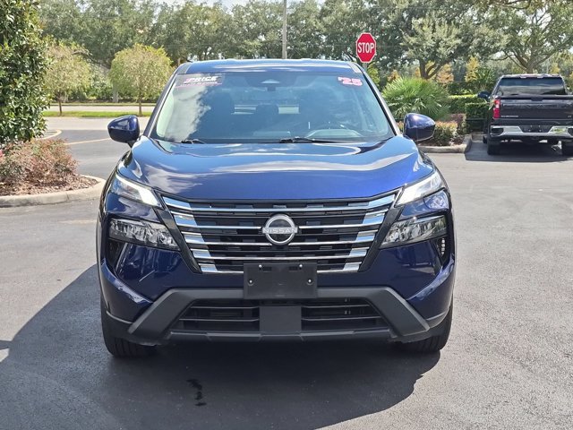 Used 2025 Nissan Rogue SV AWD/4WD image 2
