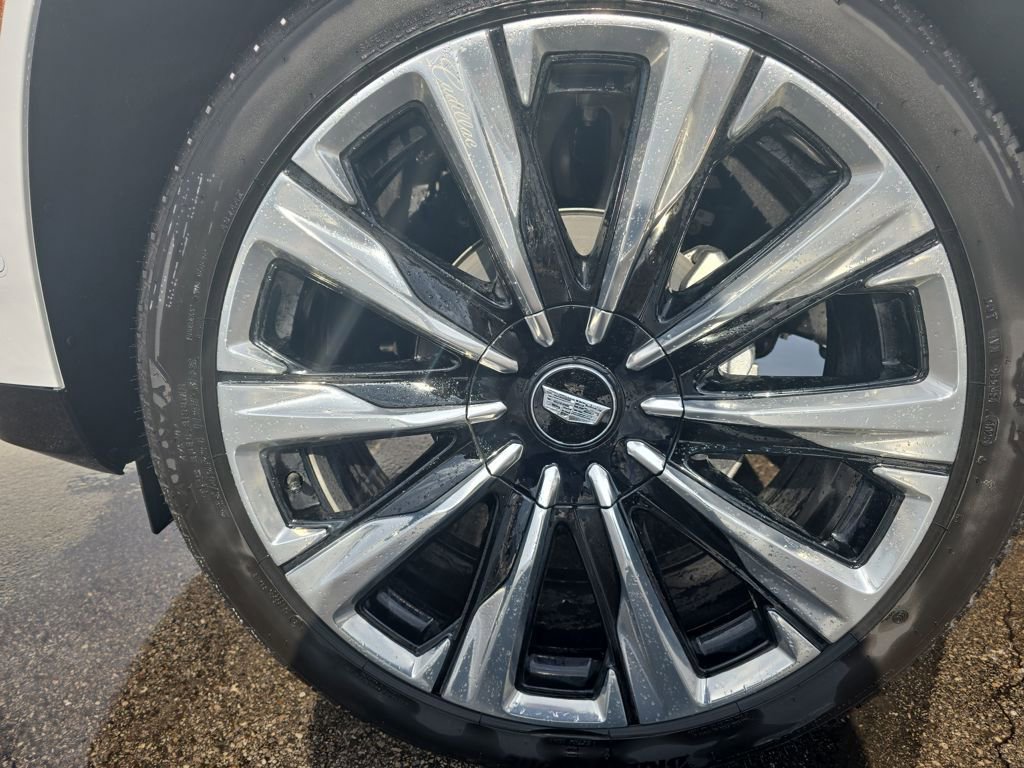 New 2026 Cadillac Escalade Platinum Luxury w/ LPO, Floor Liner Package image 9