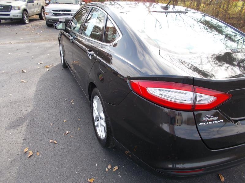 Used 2015 Ford Fusion SE w/ Equipment Group 202A image 4