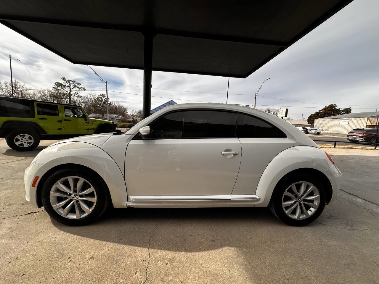 Used 2012 Volkswagen Beetle 2.5 image 4