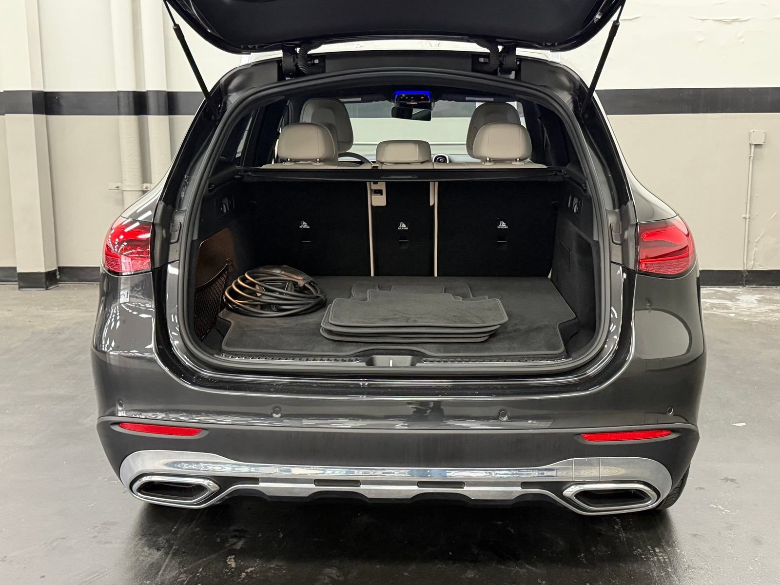 Used 2025 Mercedes-Benz GLC 350e 4MATIC image 16