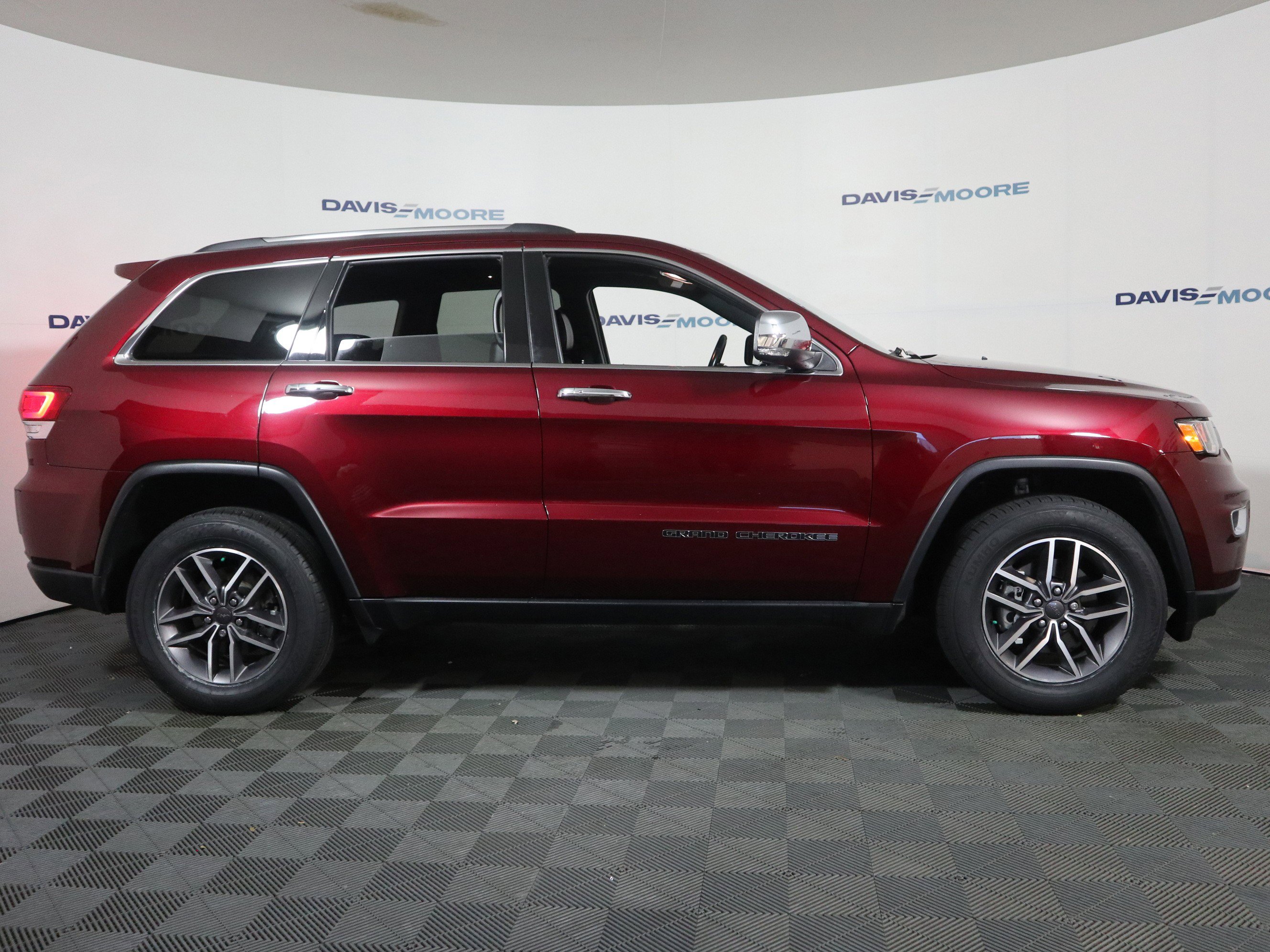 Used 2020 Jeep Grand Cherokee Limited w/ Luxury Group II image 4