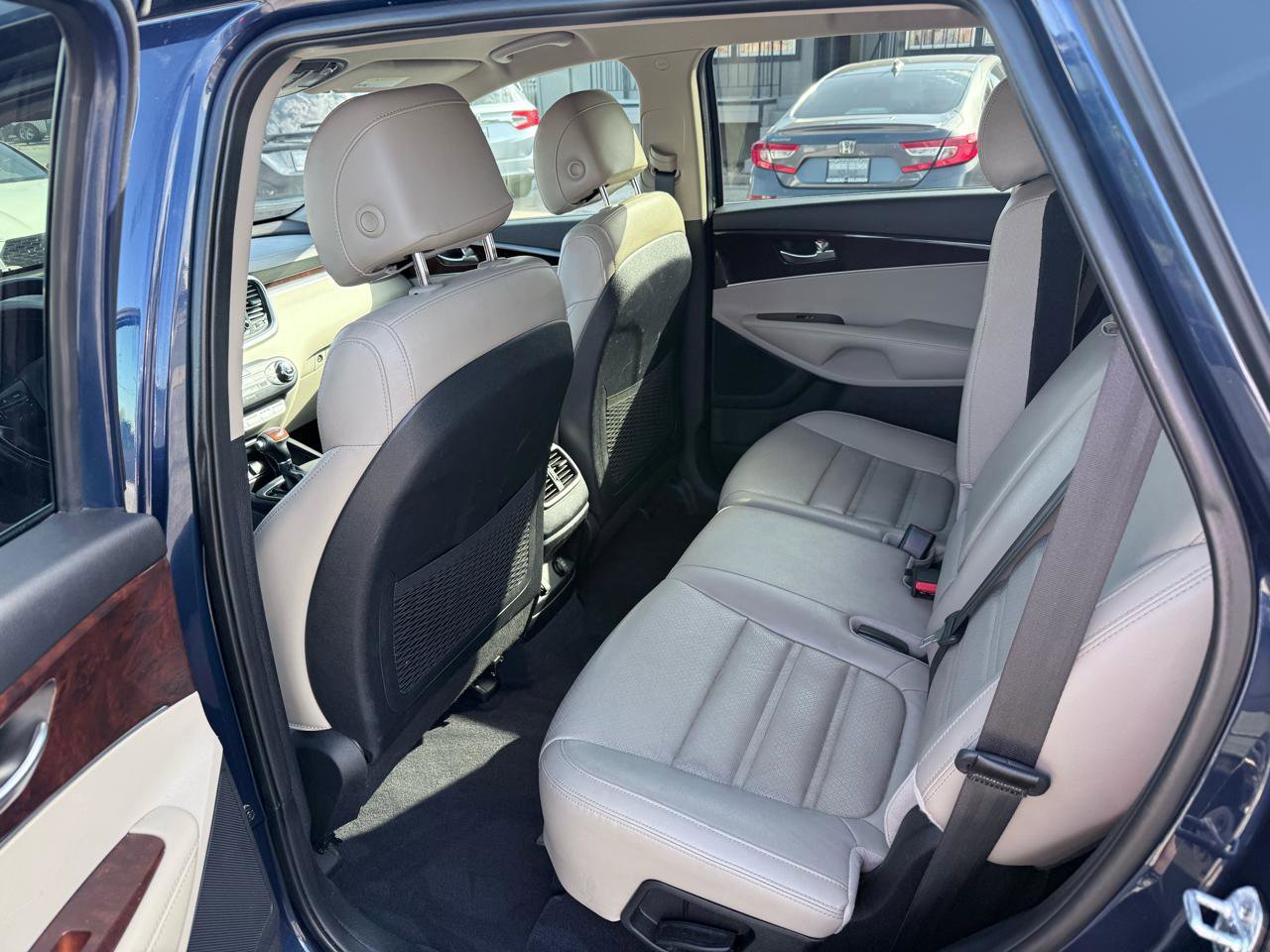 Used 2017 Kia Sorento LX w/ LX Convenience Package image 10