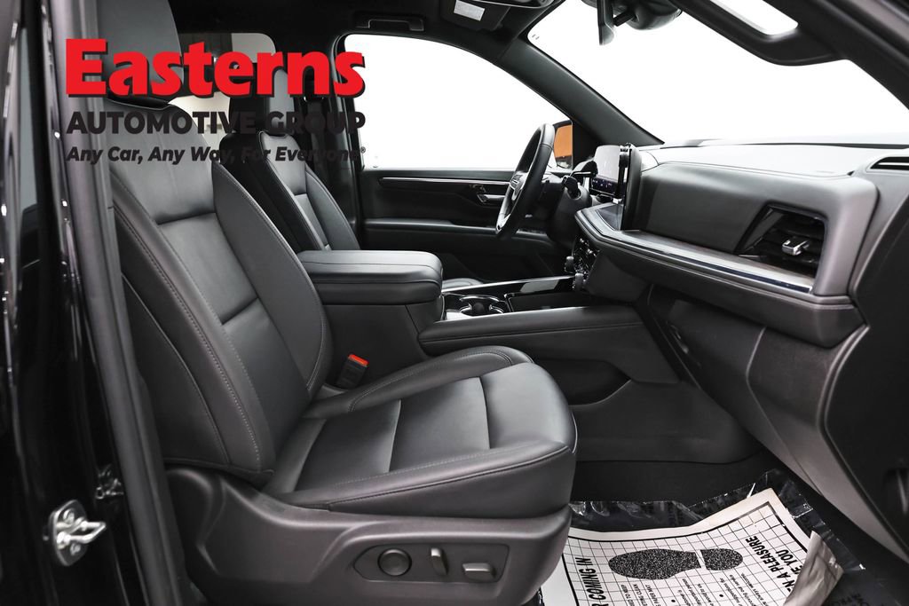 Used 2025 Chevrolet Suburban Z71 AWD/4WD image 26