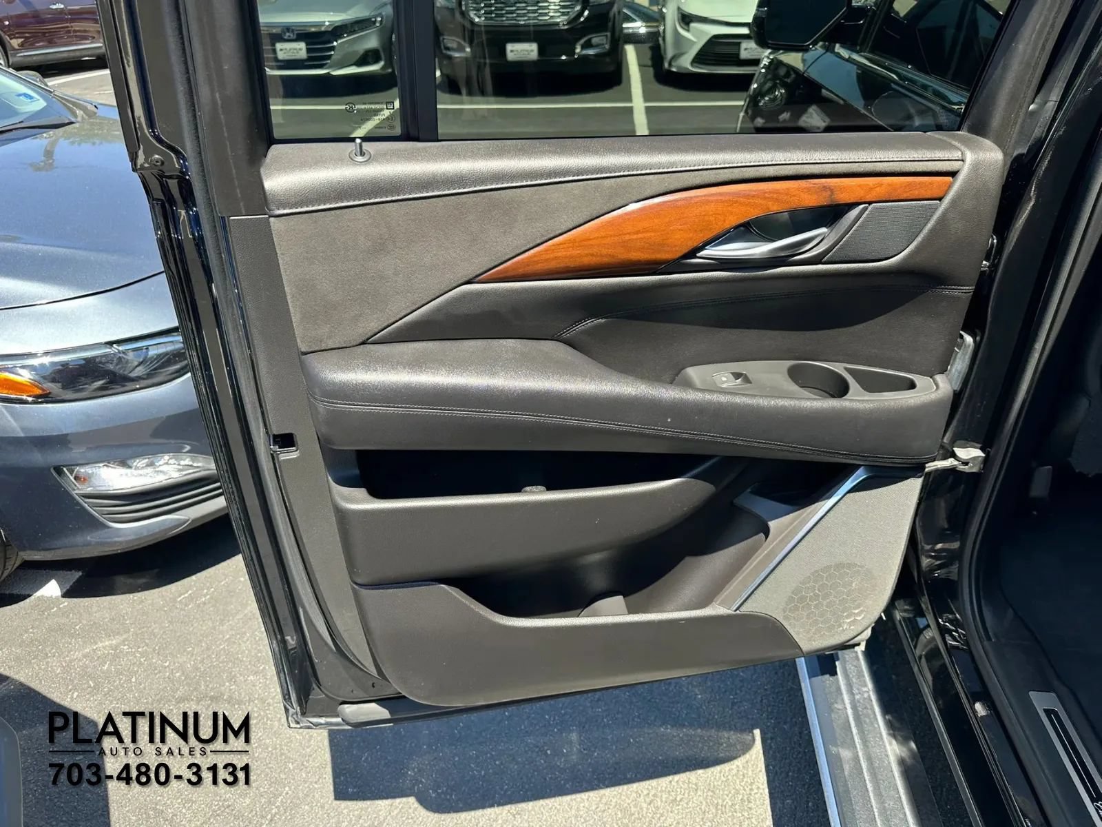 Used 2017 Cadillac Escalade ESV Premium Luxury AWD/4WD image 22