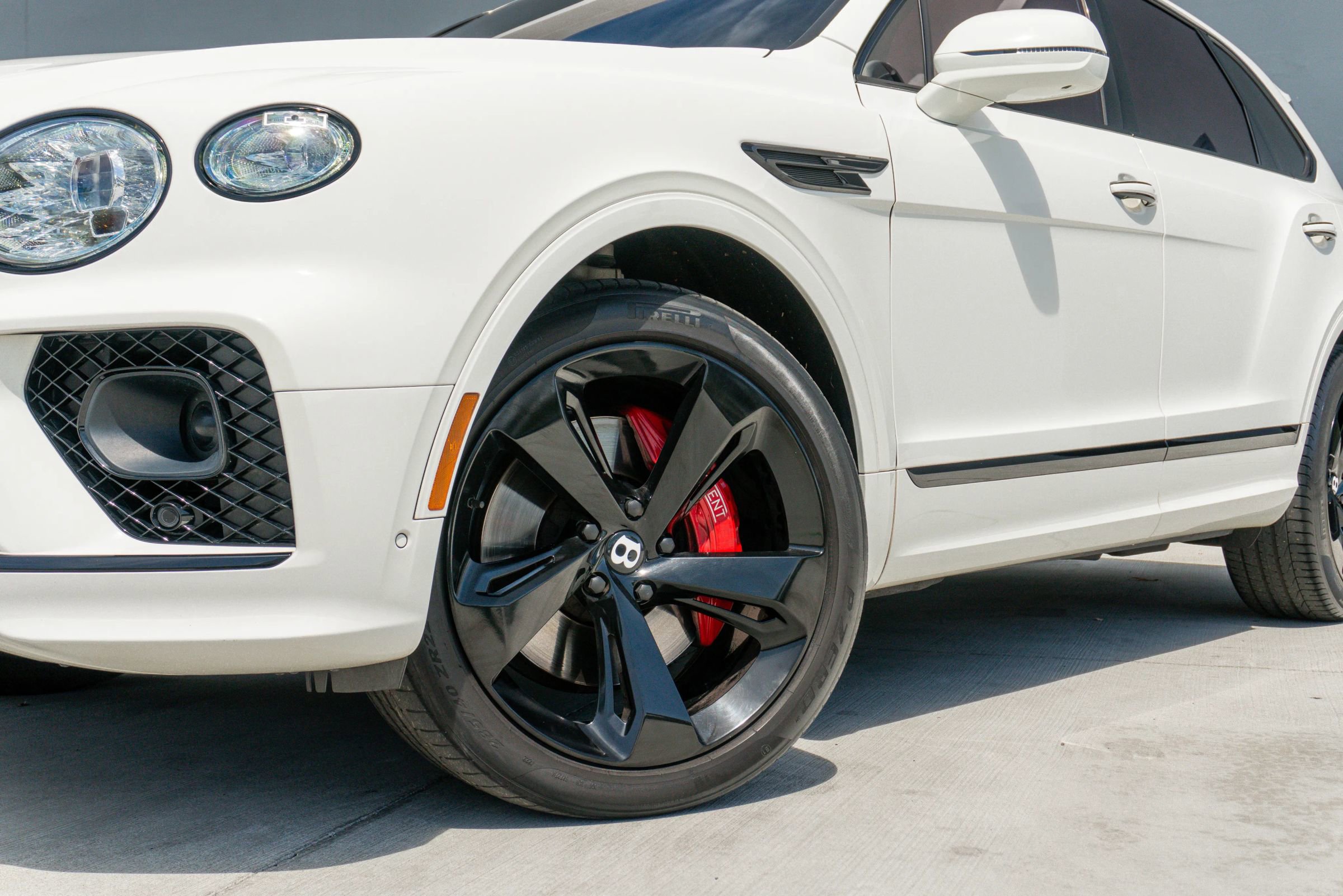 Used 2023 Bentley Bentayga image 24