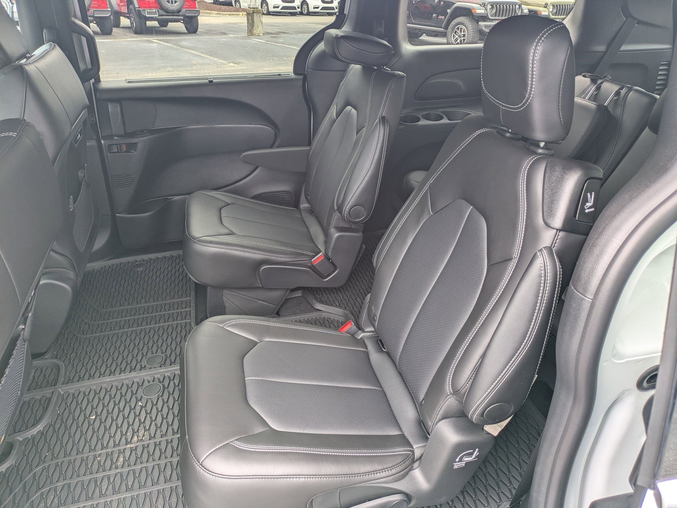 New 2026 Chrysler Pacifica Select image 23