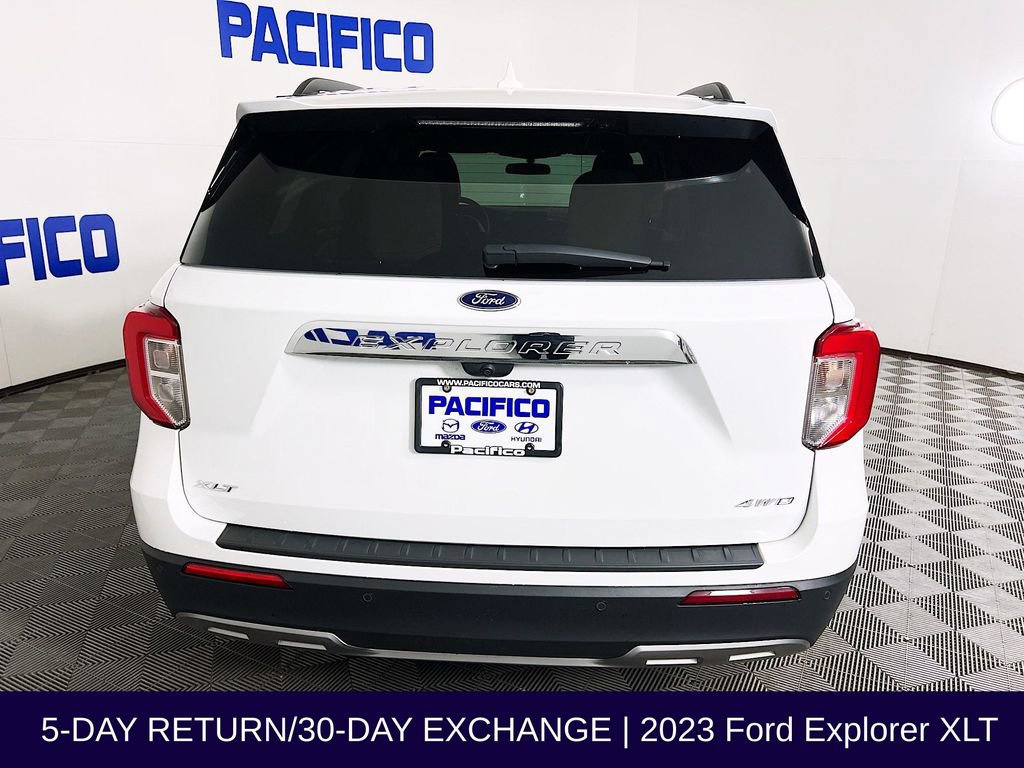 Used 2023 Ford Explorer XLT w/ Equipment Group 202A image 7
