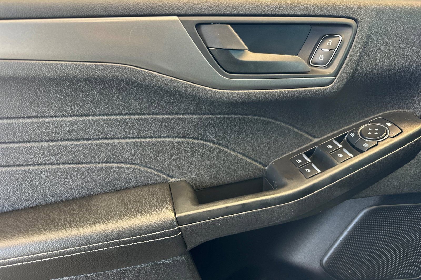 Used 2025 Ford Escape Active image 11