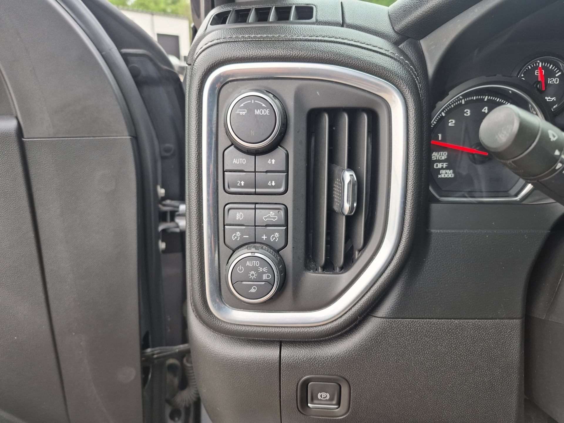 Used 2021 Chevrolet Silverado 1500 LT Trail Boss AWD/4WD image 18