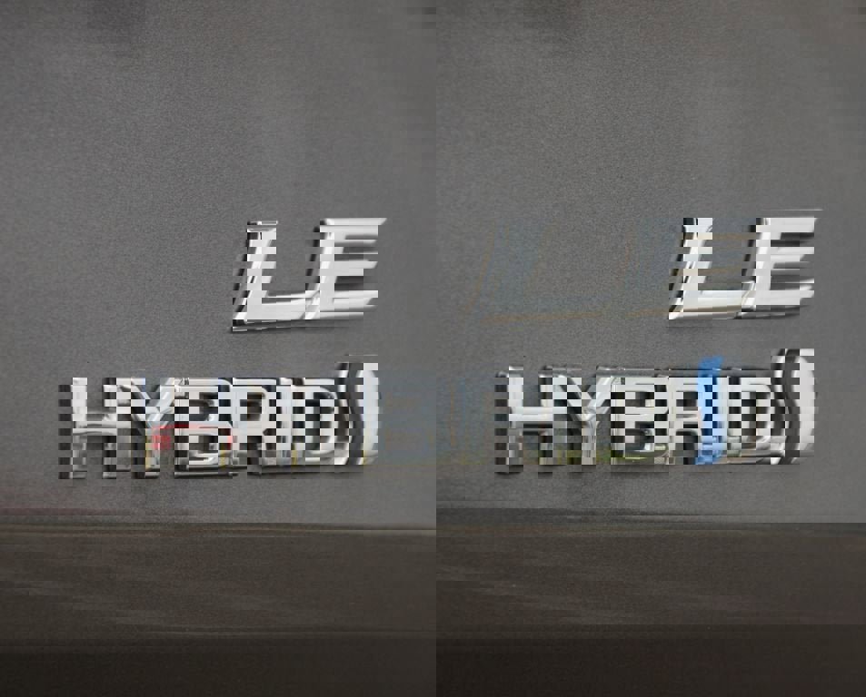 Used 2024 Toyota Sienna LE image 19