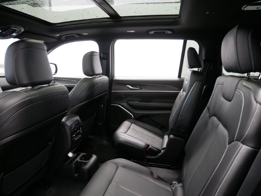 New 2027 Jeep Grand Cherokee L Limited AWD/4WD image 13