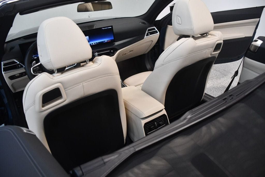 Used 2025 BMW M440i Convertible w/ Premium Package RWD image 37