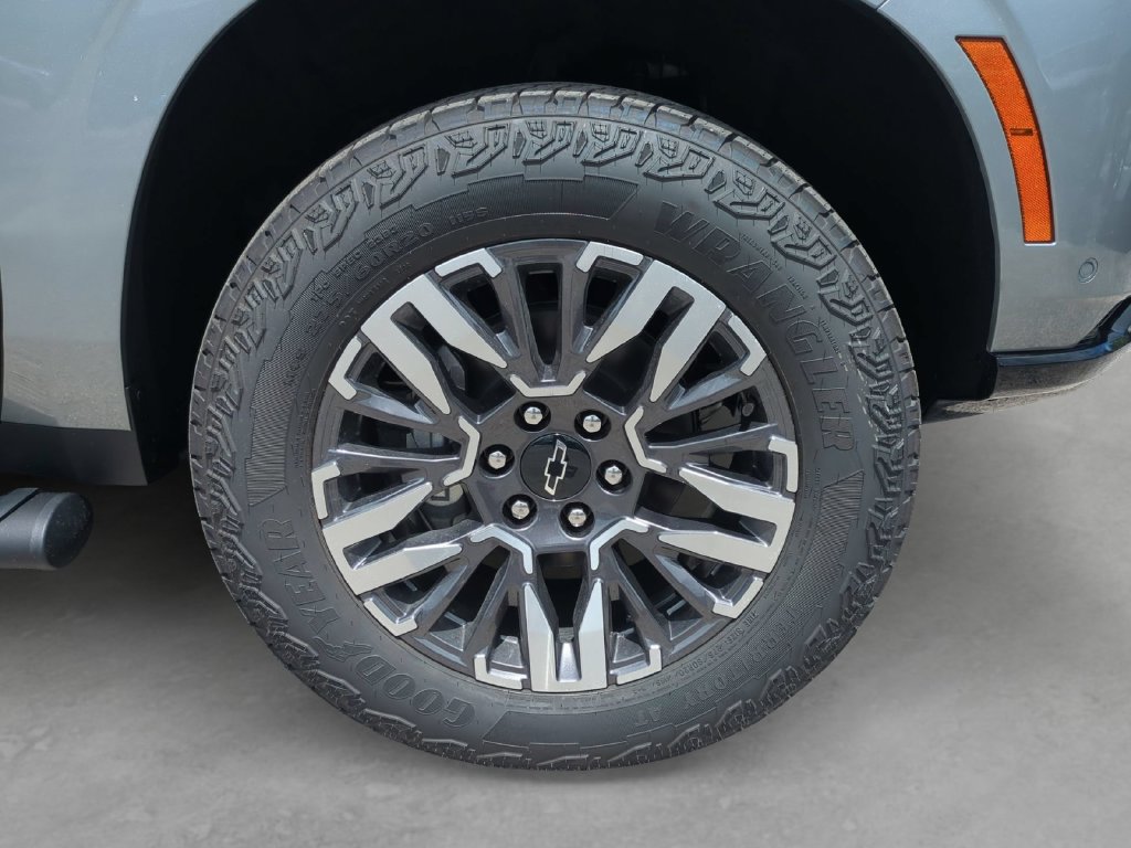 New 2026 Chevrolet Suburban Z71 w/ Z71 Off-Road Package AWD/4WD image 11