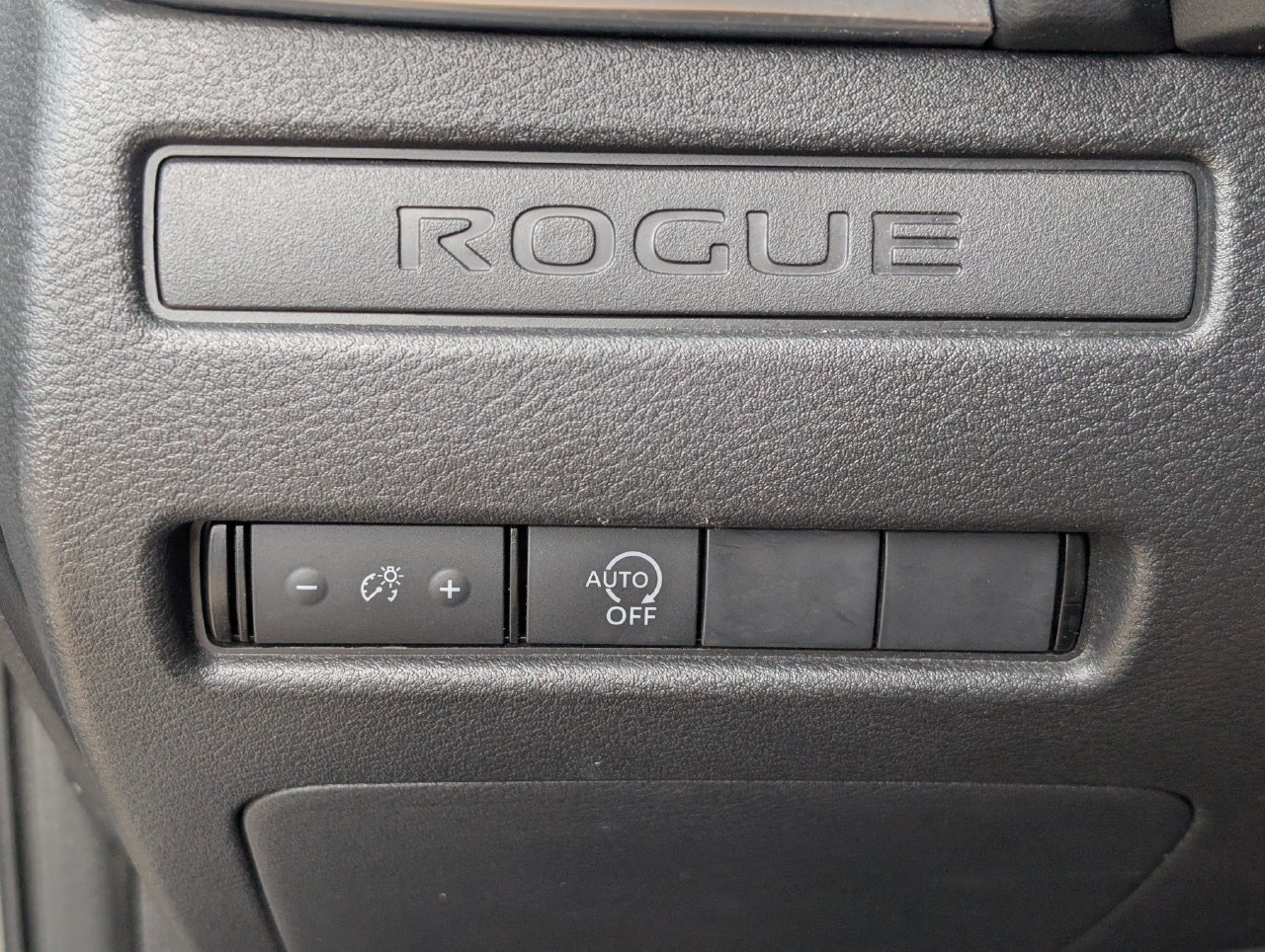 Used 2024 Nissan Rogue S AWD/4WD image 25