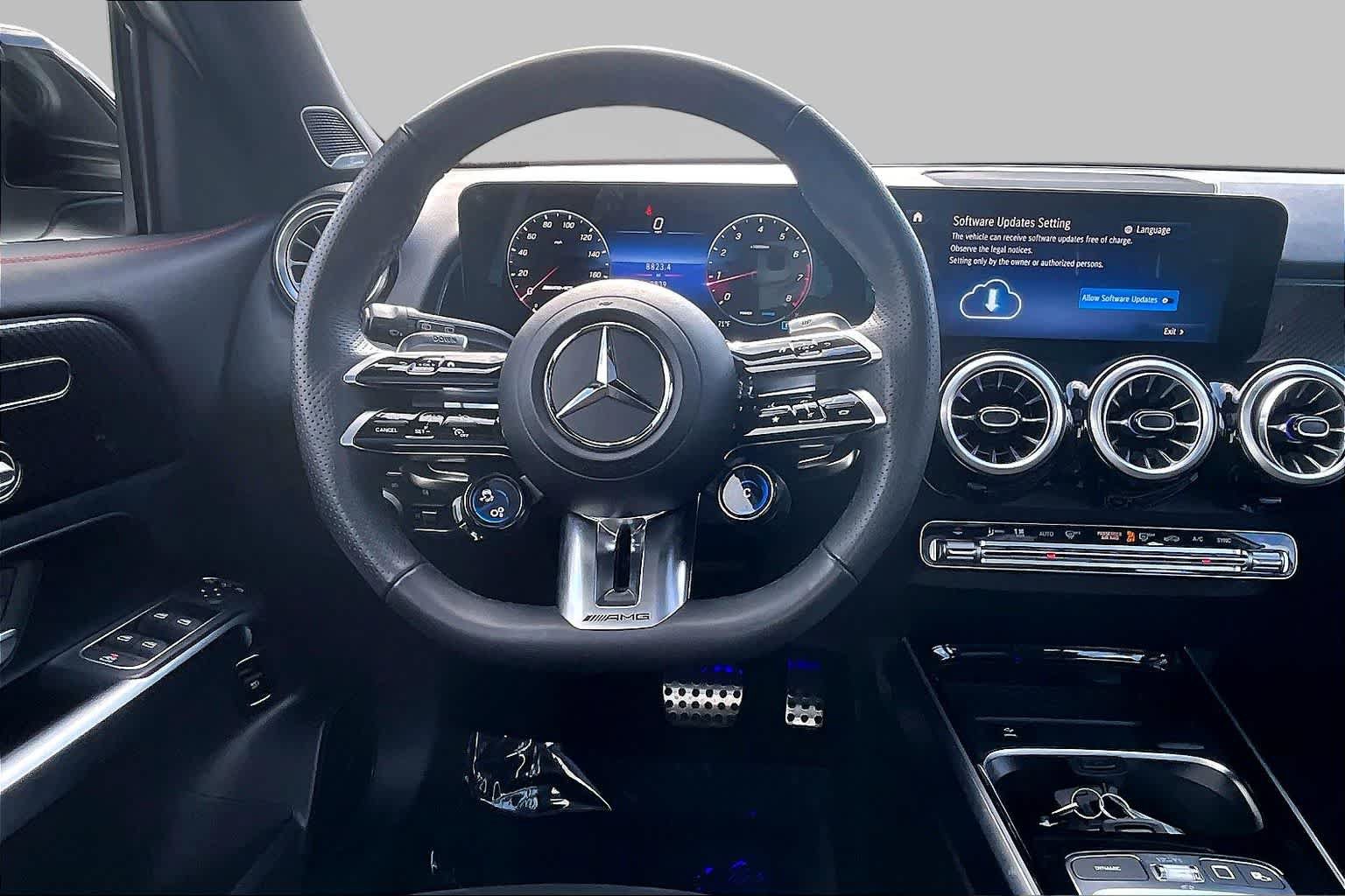 Used 2026 Mercedes-Benz GLB 35 AMG 4MATIC image 6