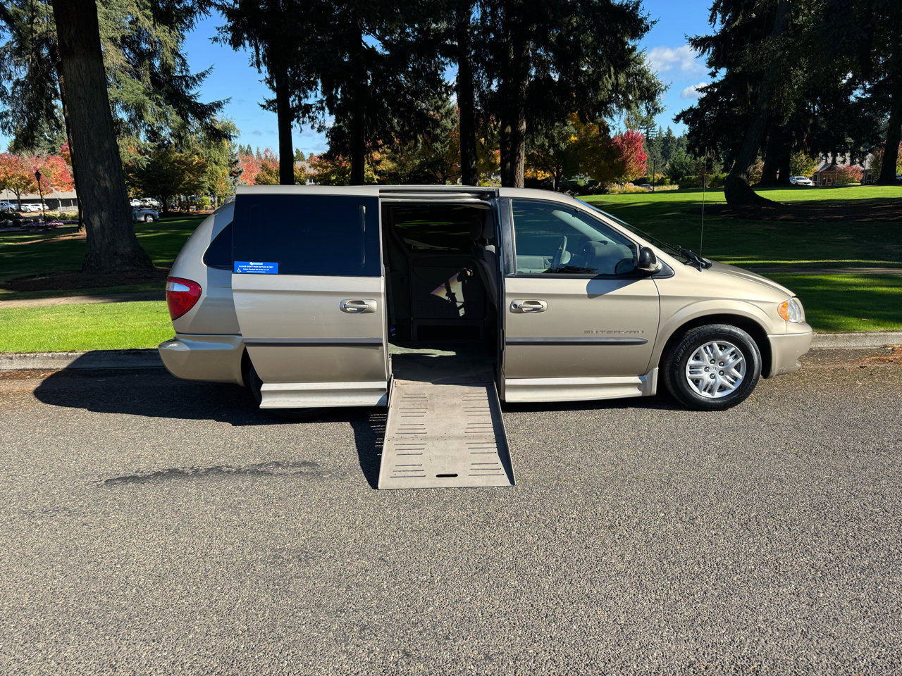 Used 2002 Dodge Grand Caravan Sport image 2