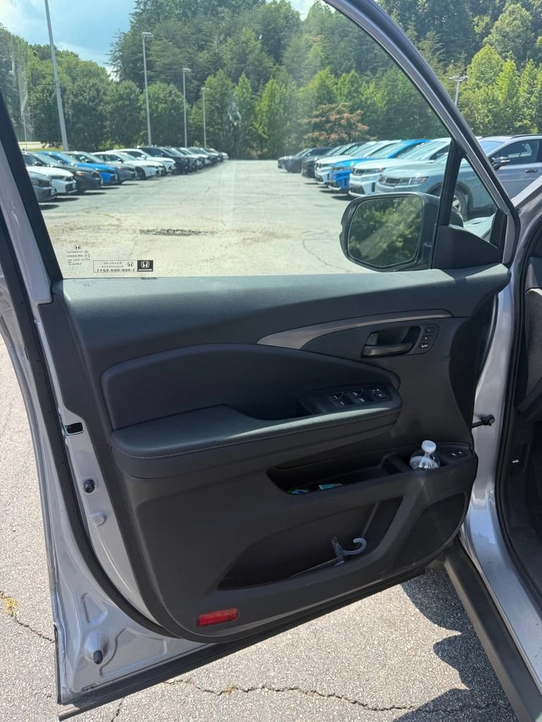 Used 2025 Honda Passport EX-L image 12