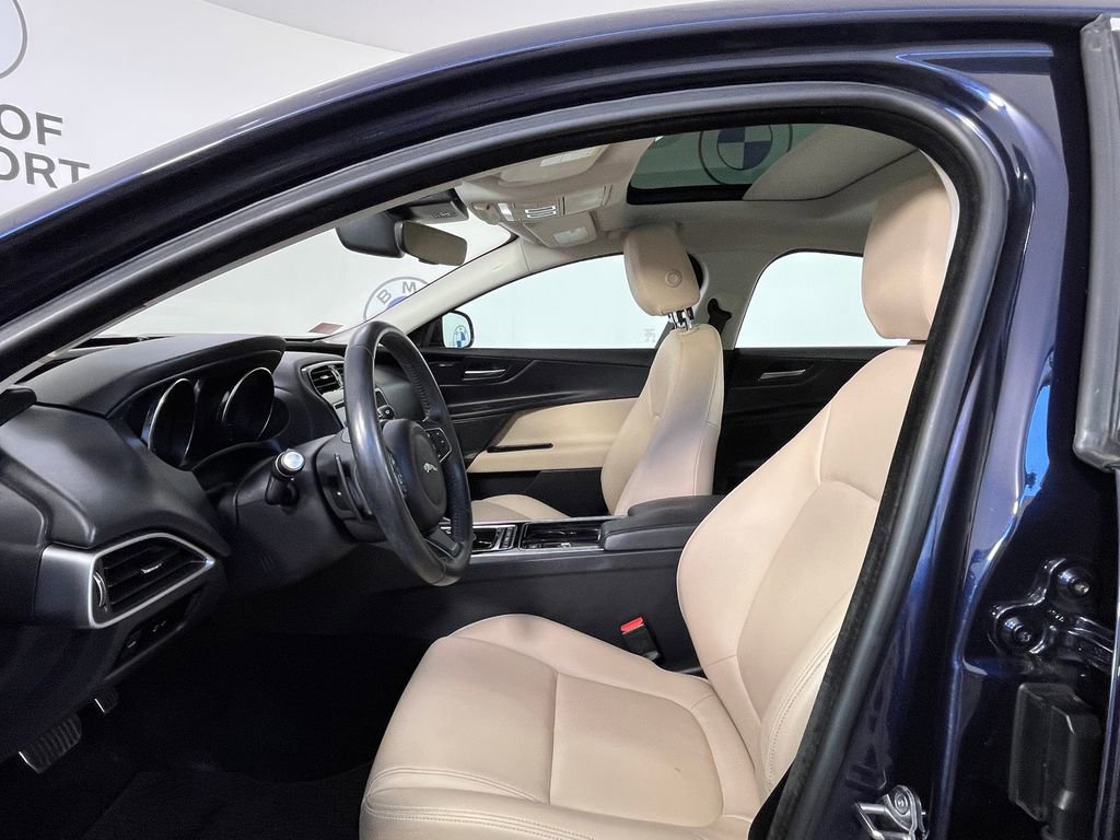 Used 2019 Jaguar XE Premium AWD/4WD image 17