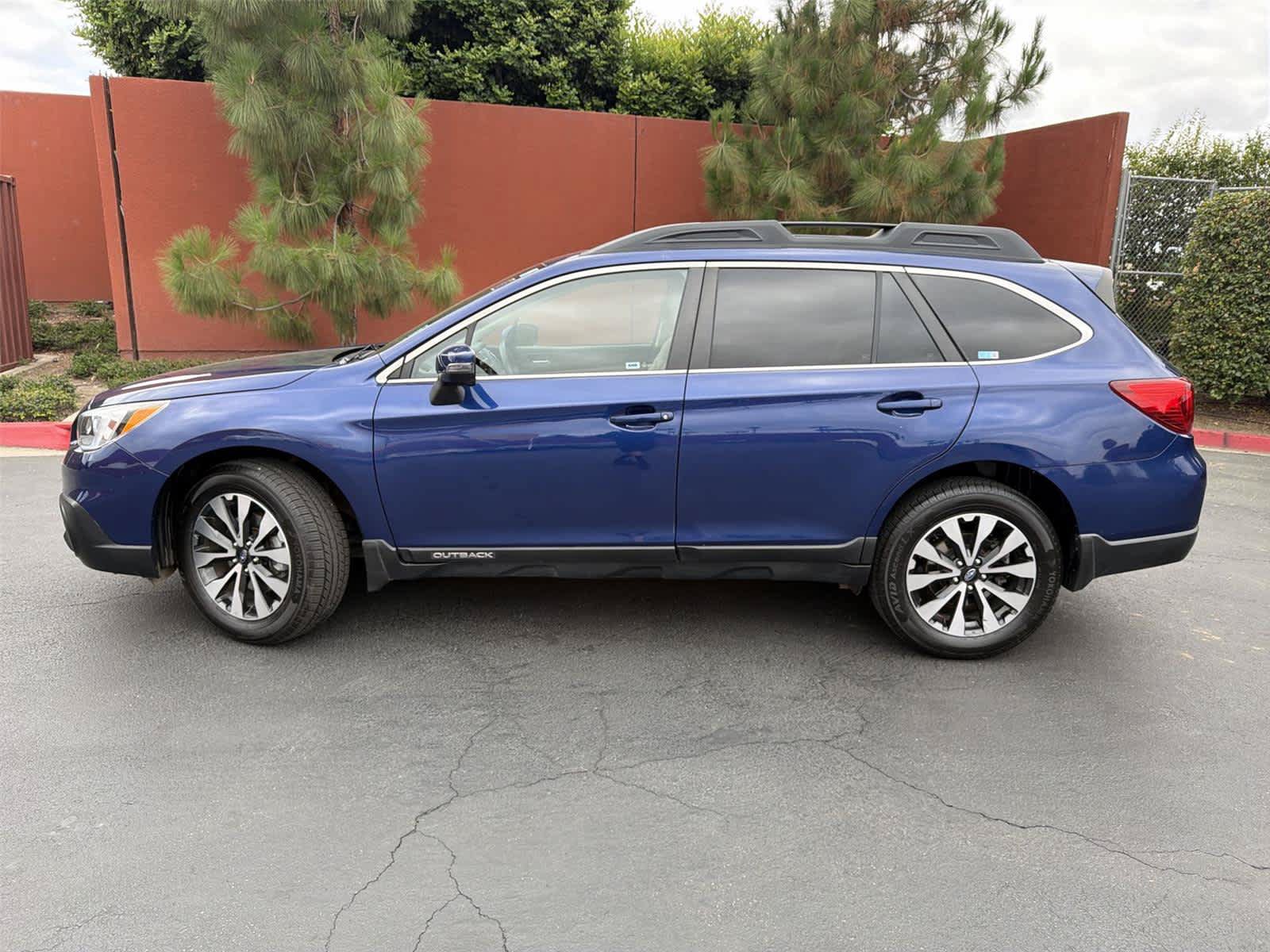Used 2017 Subaru Outback 2.5i Limited AWD/4WD image 3