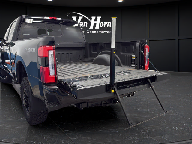 Used 2025 Ford F250 Platinum w/ Platinum Plus Package AWD/4WD image 30