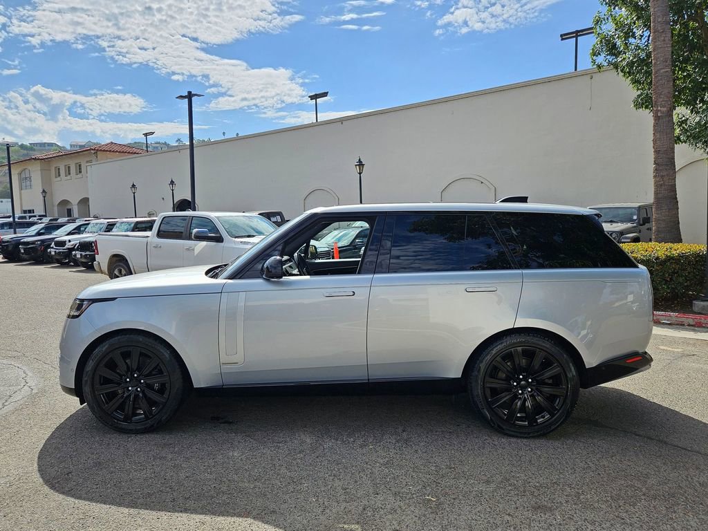 Used 2023 Land Rover Range Rover Autobiography image 5