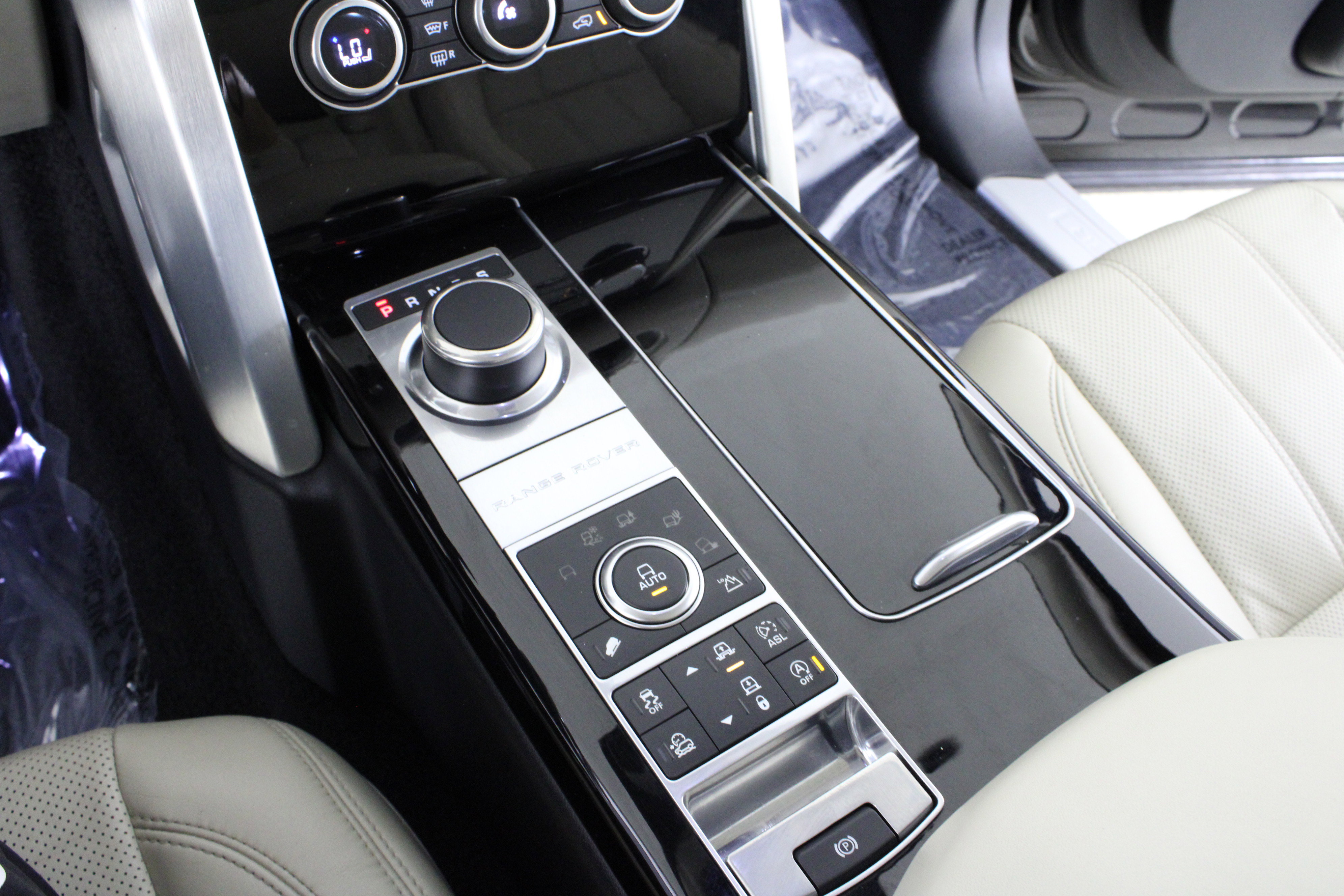 Used 2016 Land Rover Range Rover Supercharged image 30