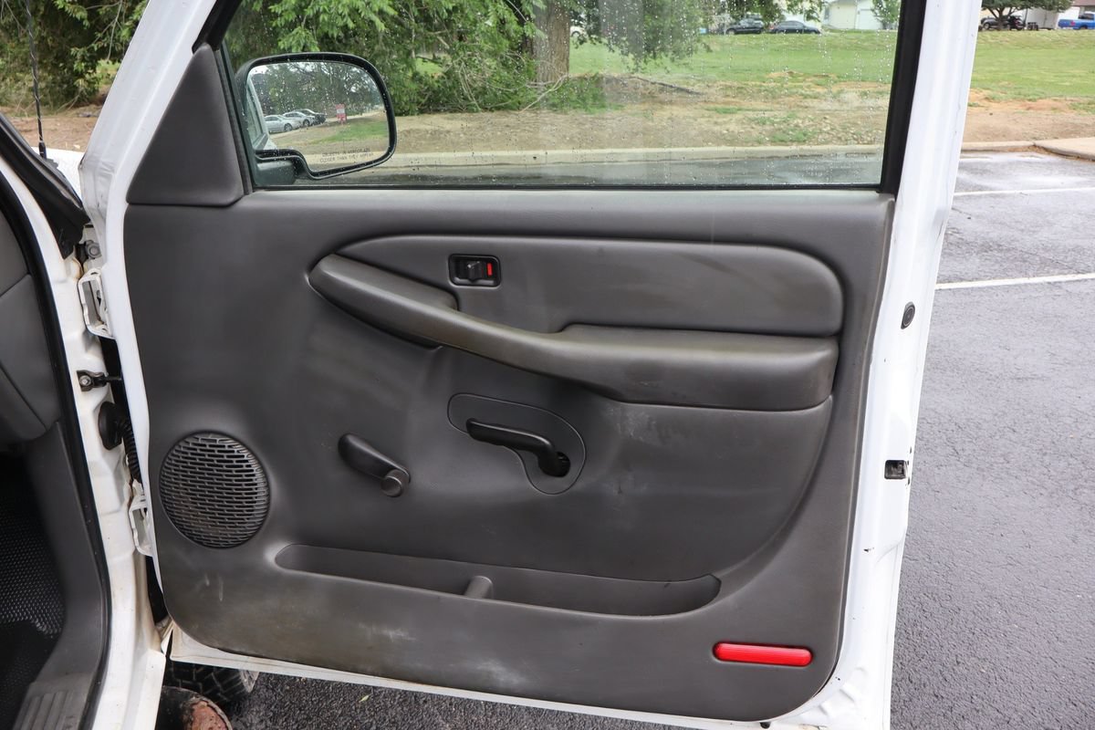 Used 2006 GMC Sierra 2500 W/T RWD image 26