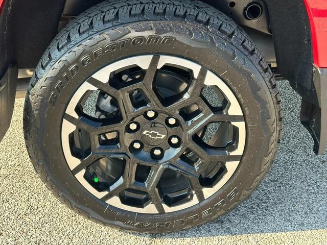 Used 2026 Chevrolet Colorado Z71 w/ Technology Package AWD/4WD image 7