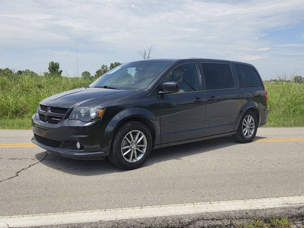 Used 2014 Dodge Grand Caravan R/T FWD image 2