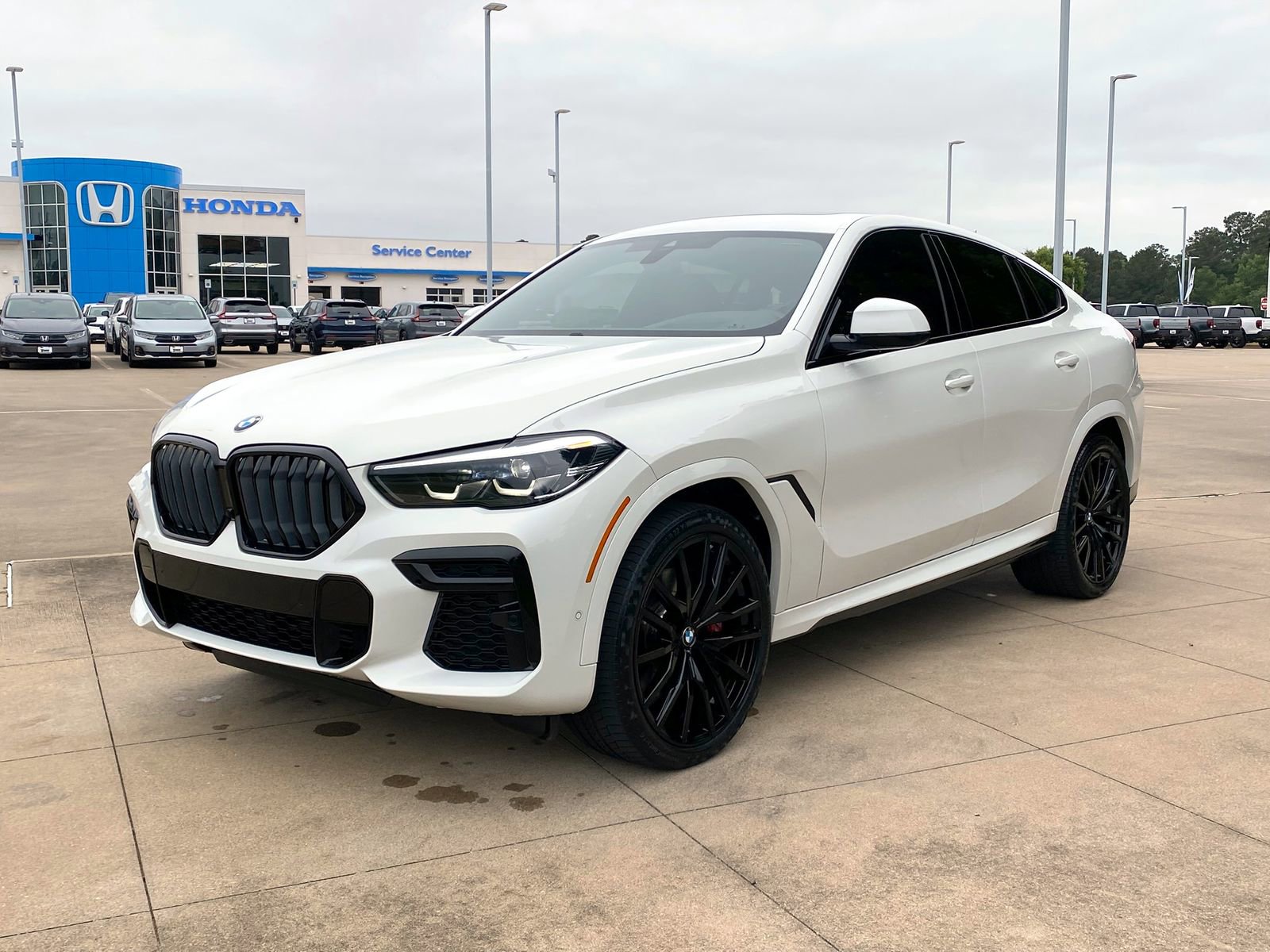 Used 2023 BMW X6 xDrive40i w/ M Sport Package AWD/4WD image 3