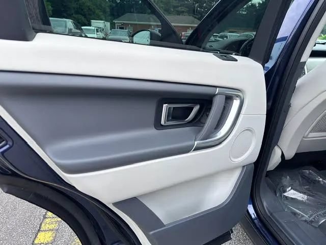 Used 2016 Land Rover Discovery Sport SE AWD/4WD image 19