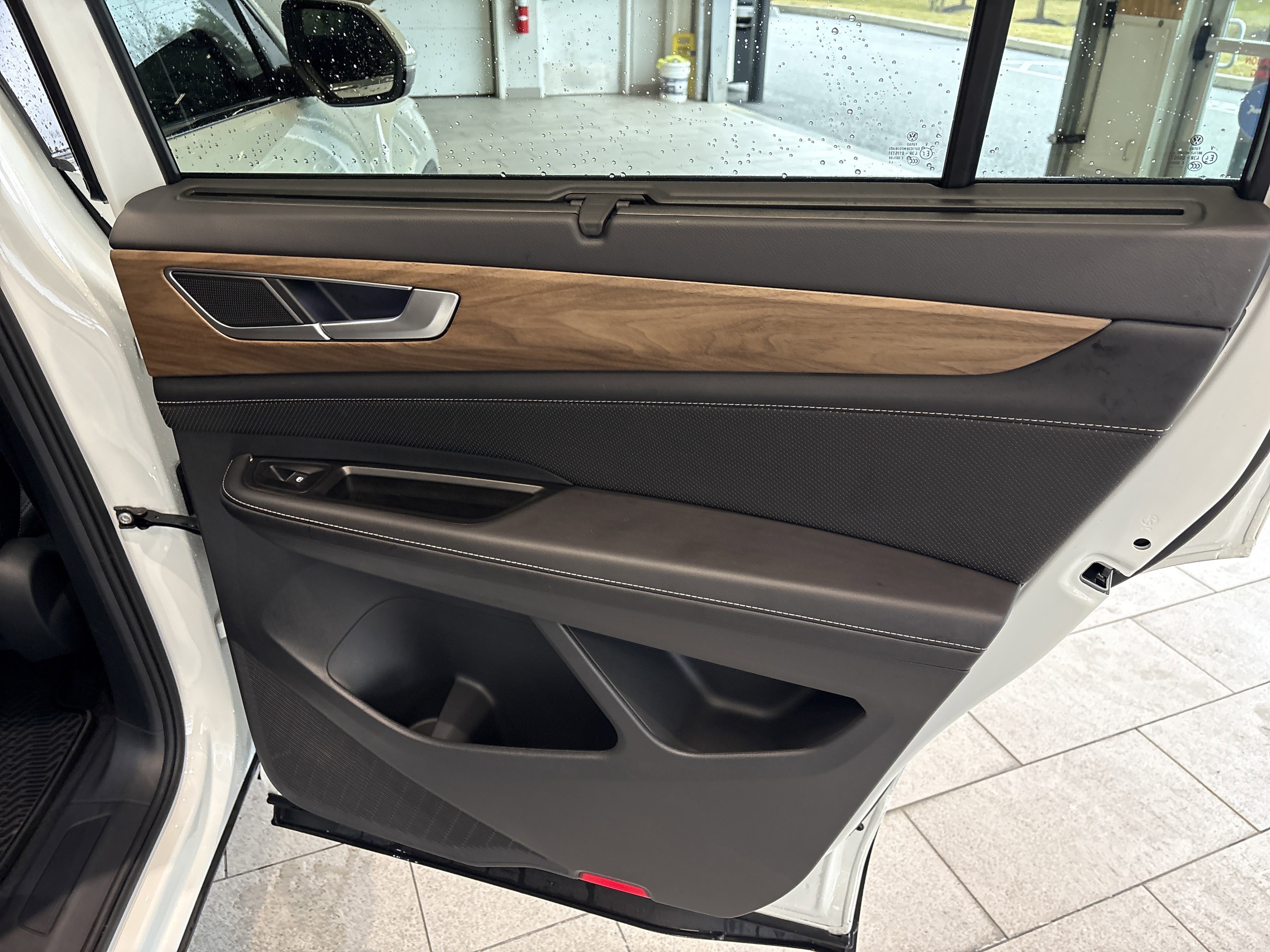 Certified 2024 Volkswagen Atlas SE image 21