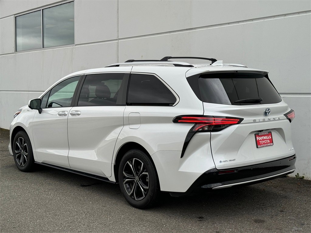 Certified 2025 Toyota Sienna Platinum image 5
