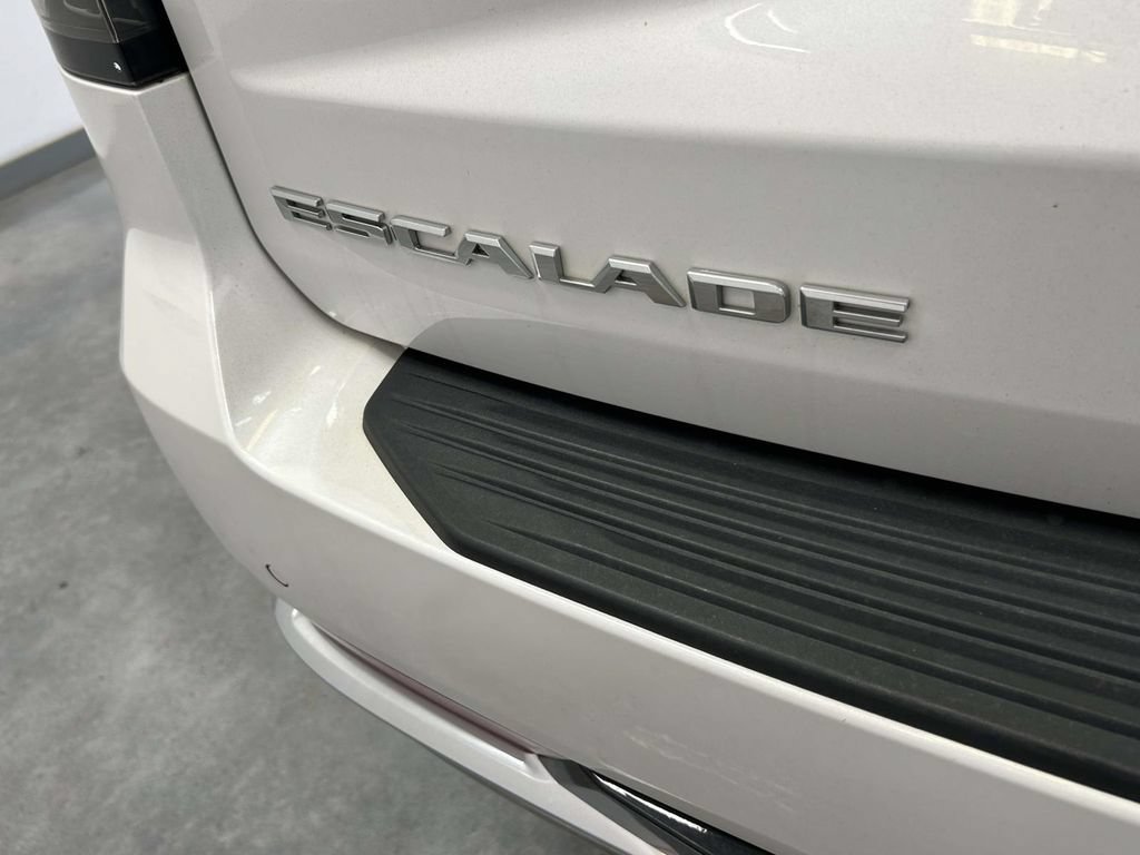 Used 2023 Cadillac Escalade Premium Luxury AWD/4WD image 11