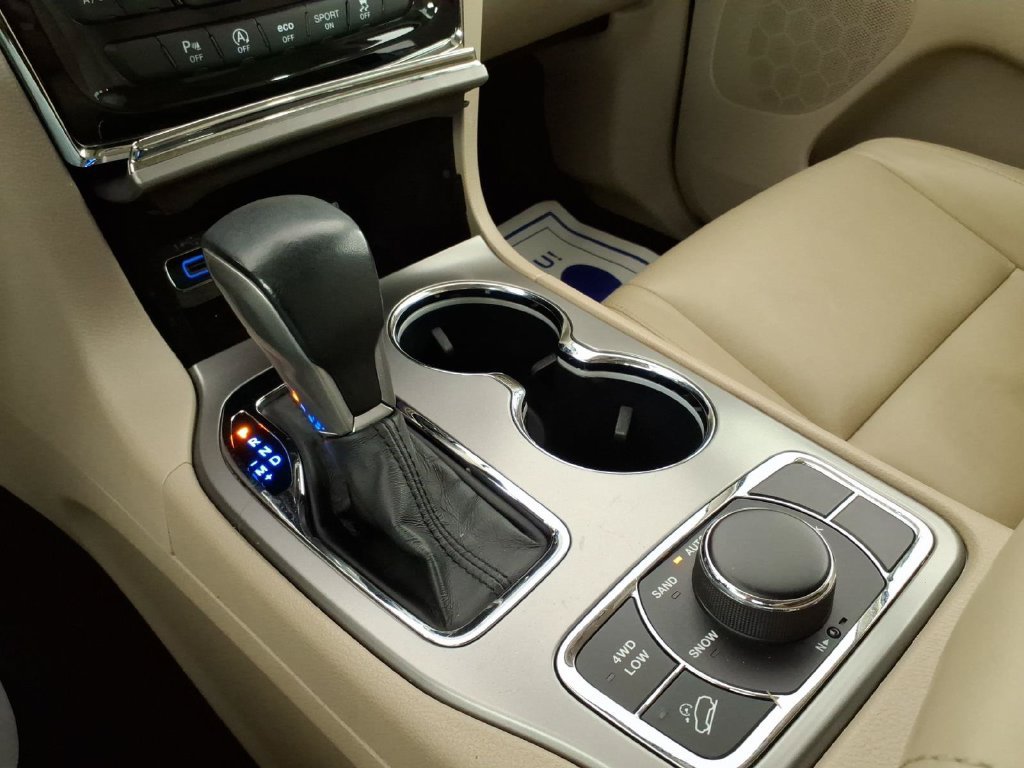 Used 2020 Jeep Grand Cherokee Limited AWD/4WD image 19