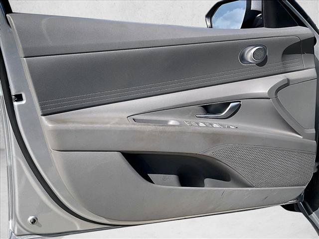 Used 2022 Hyundai Elantra SEL FWD image 15