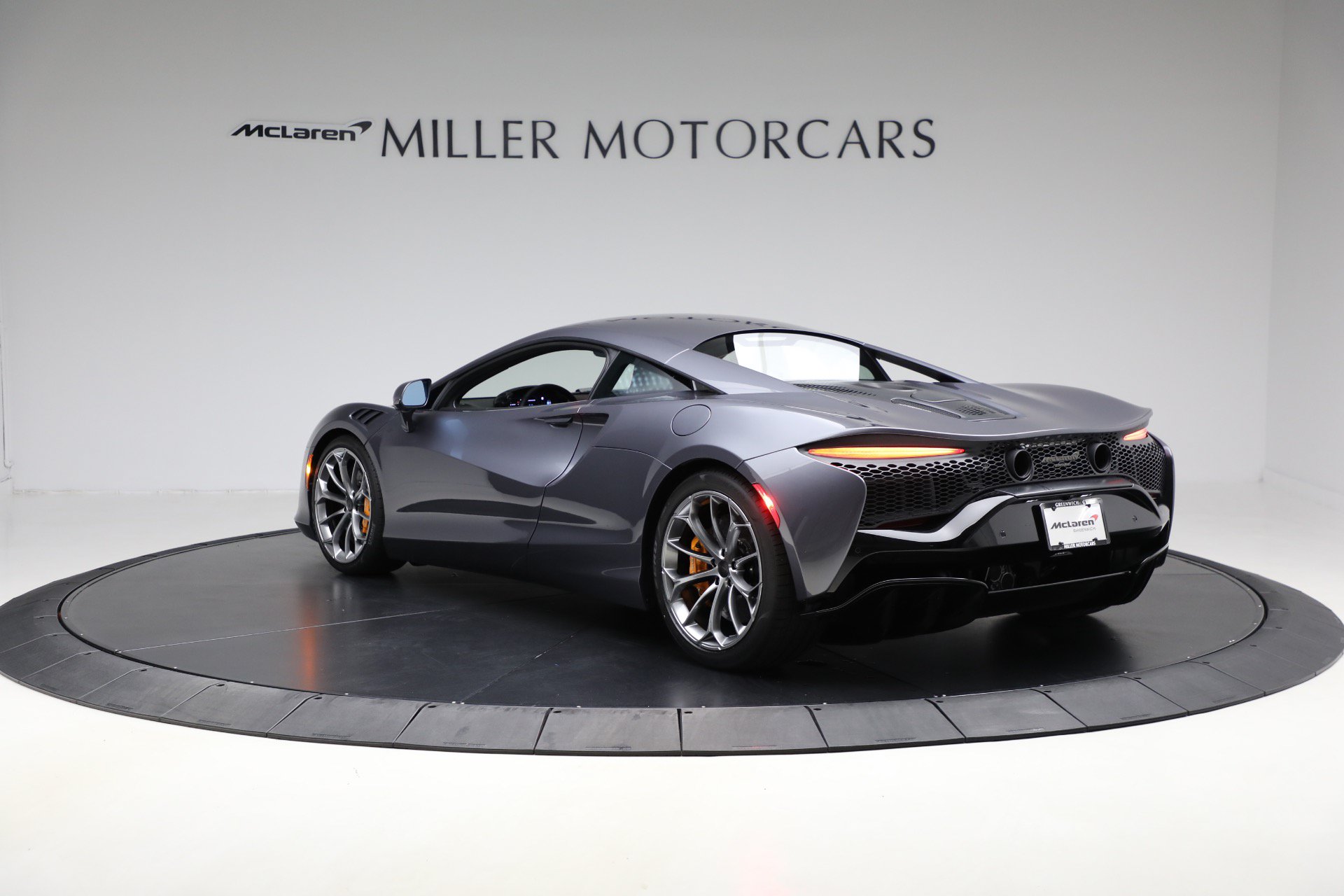 New 2025 McLaren Artura RWD image 5