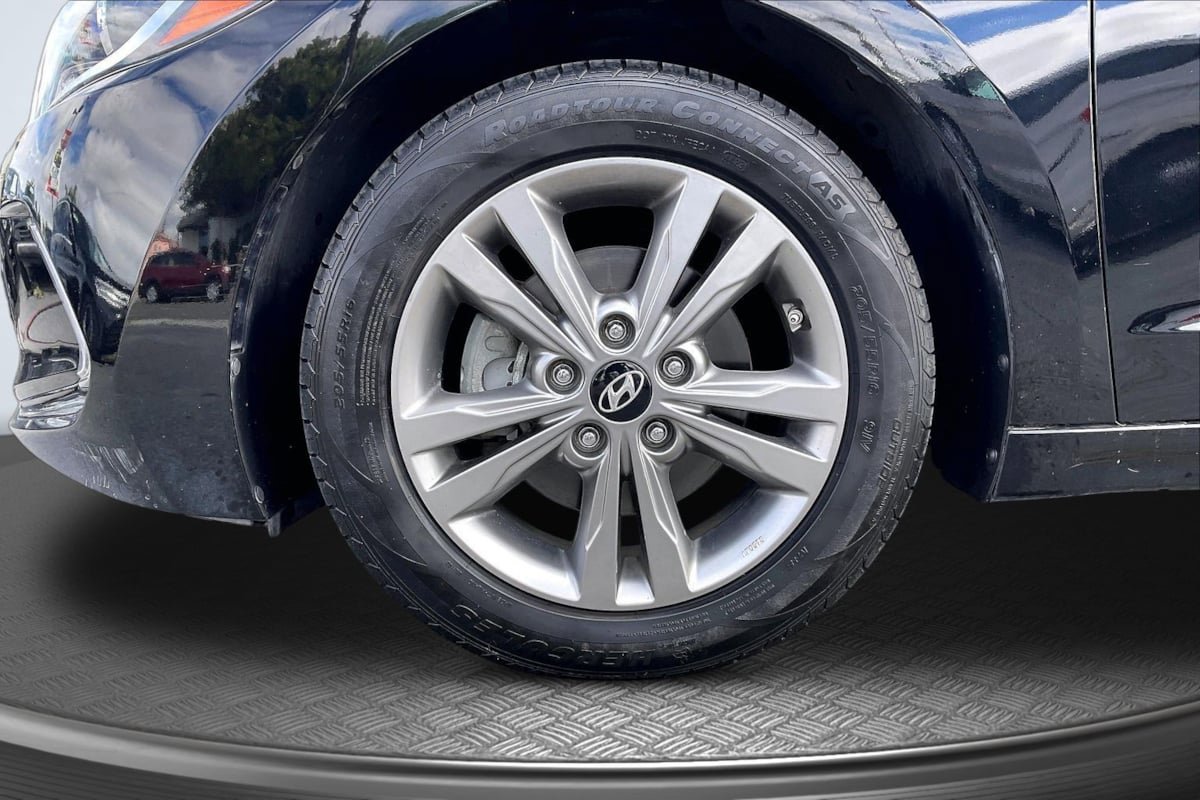 Used 2018 Hyundai Elantra Value Edition FWD image 9