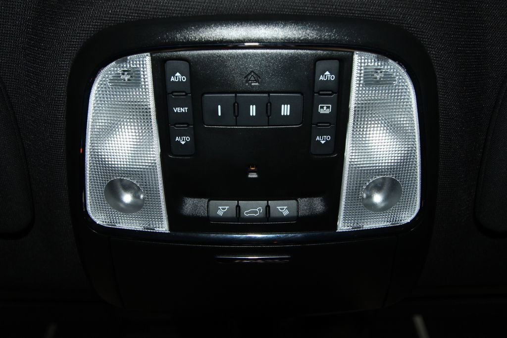 Used 2020 Jeep Grand Cherokee Overland image 21