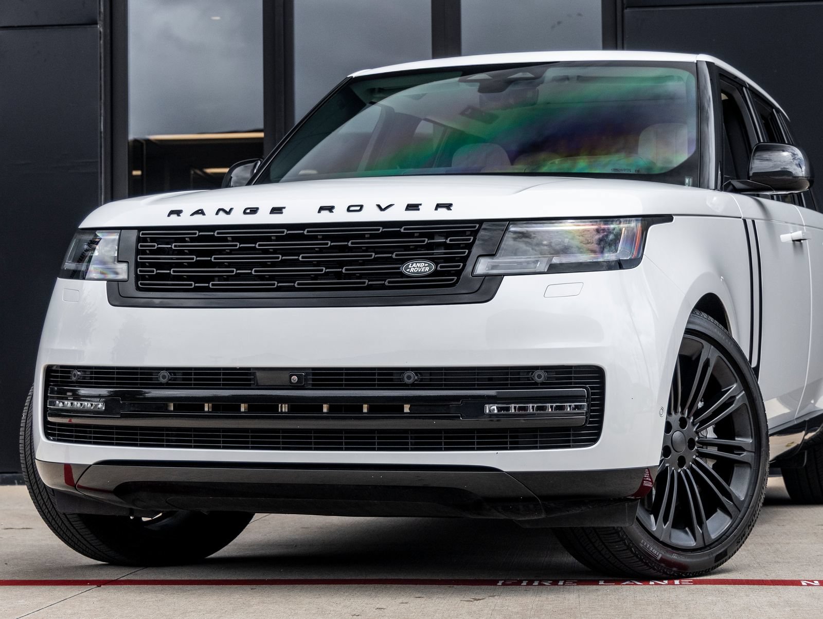Used 2025 Land Rover Range Rover SE AWD/4WD image 3