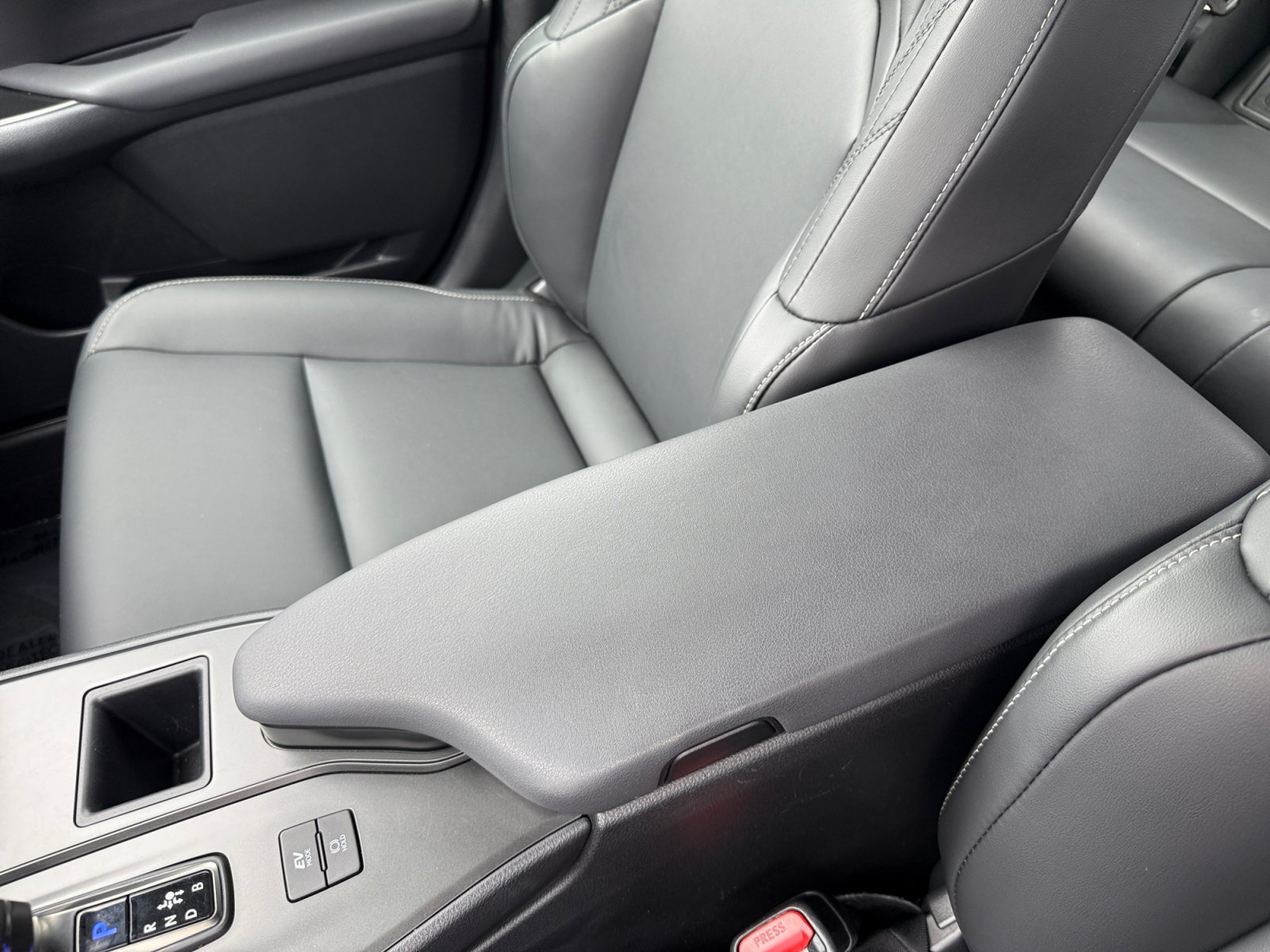 Used 2025 Lexus UX 300h FWD w/ Accessory Package (Z2) image 14