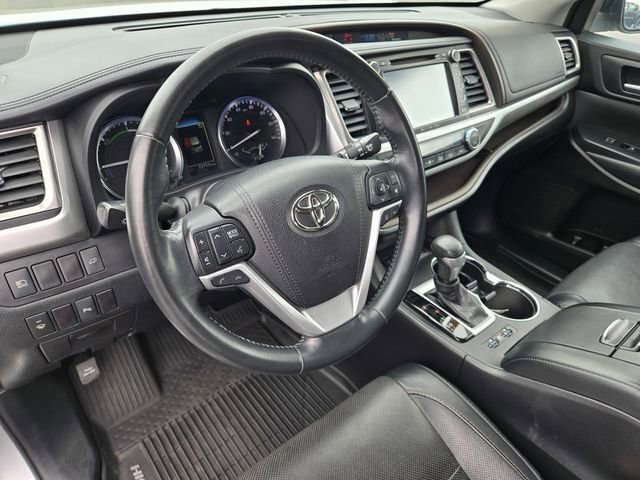 Certified 2017 Toyota Highlander Limited AWD/4WD image 12