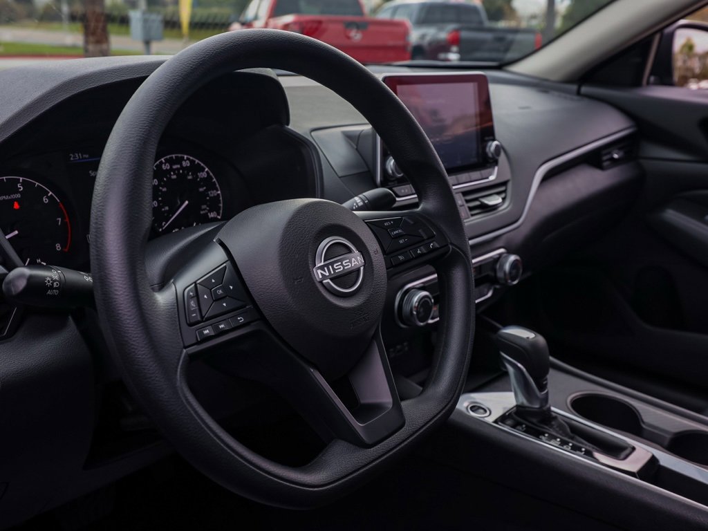 Used 2025 Nissan Altima 2.5 S image 14