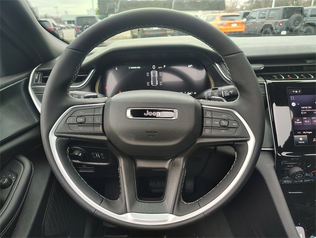 New 2025 Jeep Grand Cherokee 4WD image 16