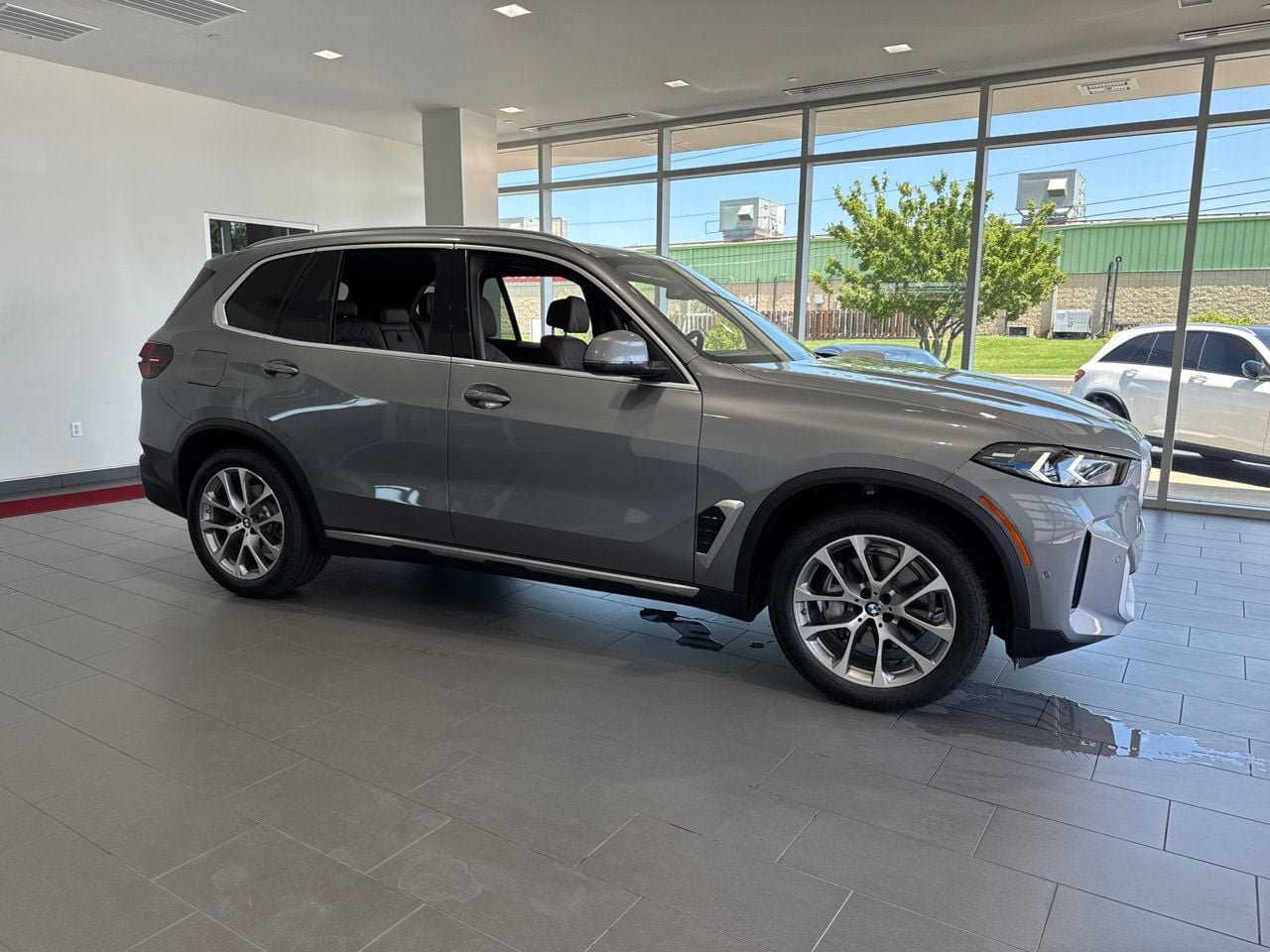 Certified 2026 BMW X5 xDrive40i AWD/4WD image 1