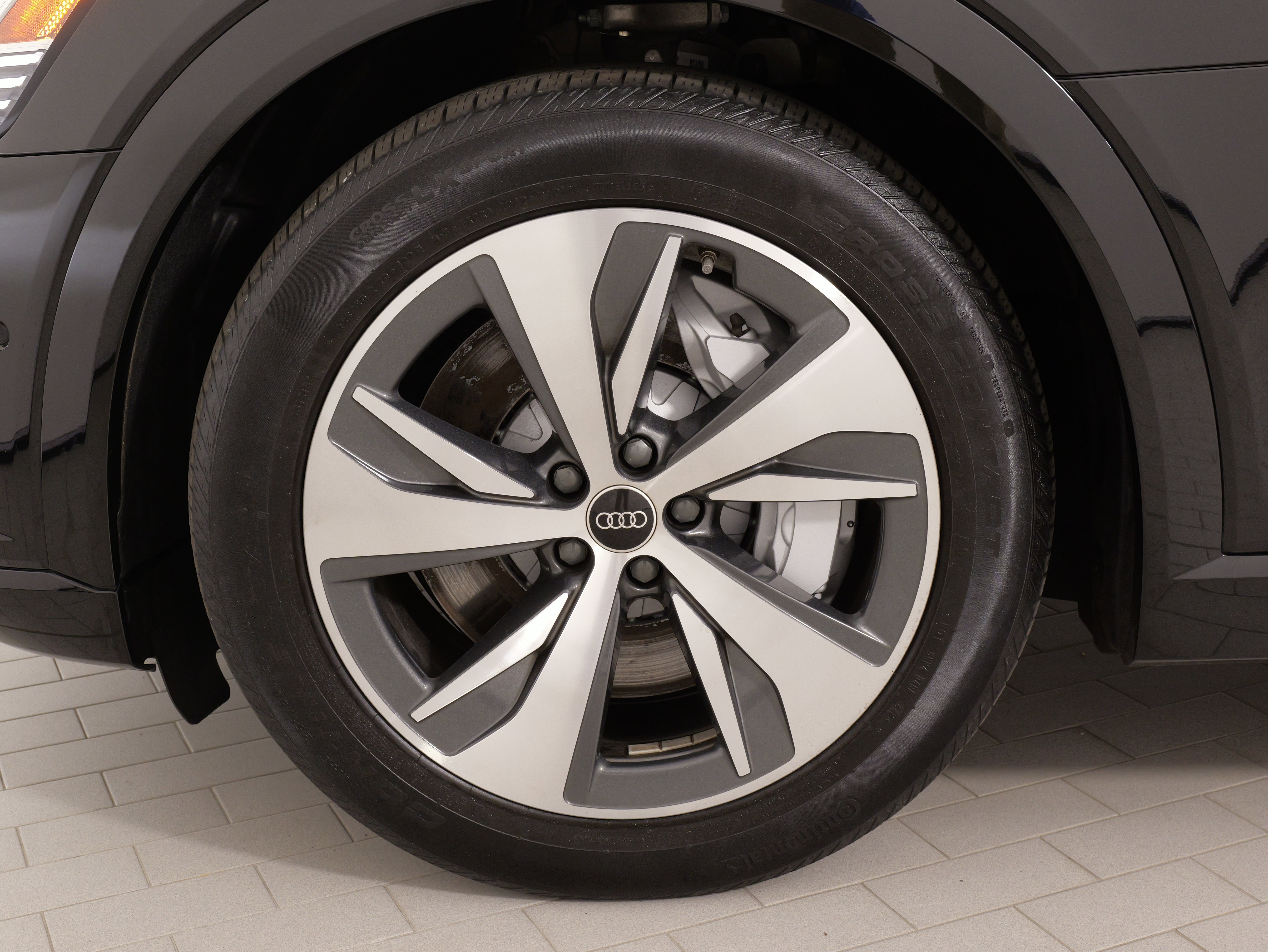 Used 2024 Audi Q8 e-tron Premium Plus w/ Premium Plus Package image 63