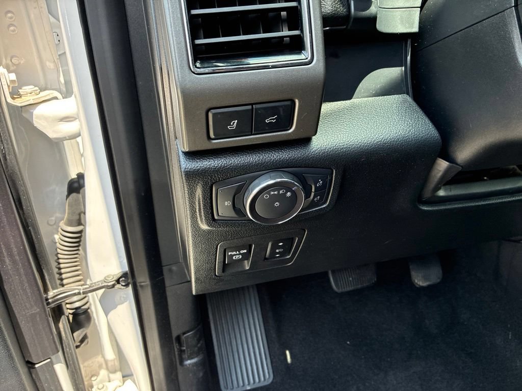 Used 2019 Ford Expedition XLT w/ Equipment Group 202A RWD image 20