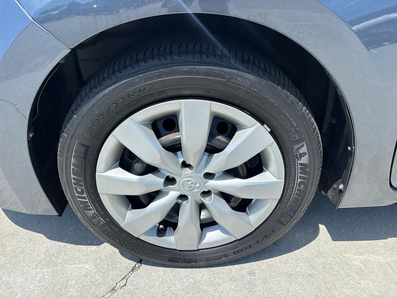 Used 2016 Toyota Corolla LE FWD image 11