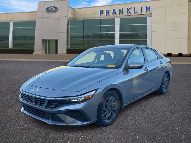 Used 2024 Hyundai Elantra SEL FWD image 3